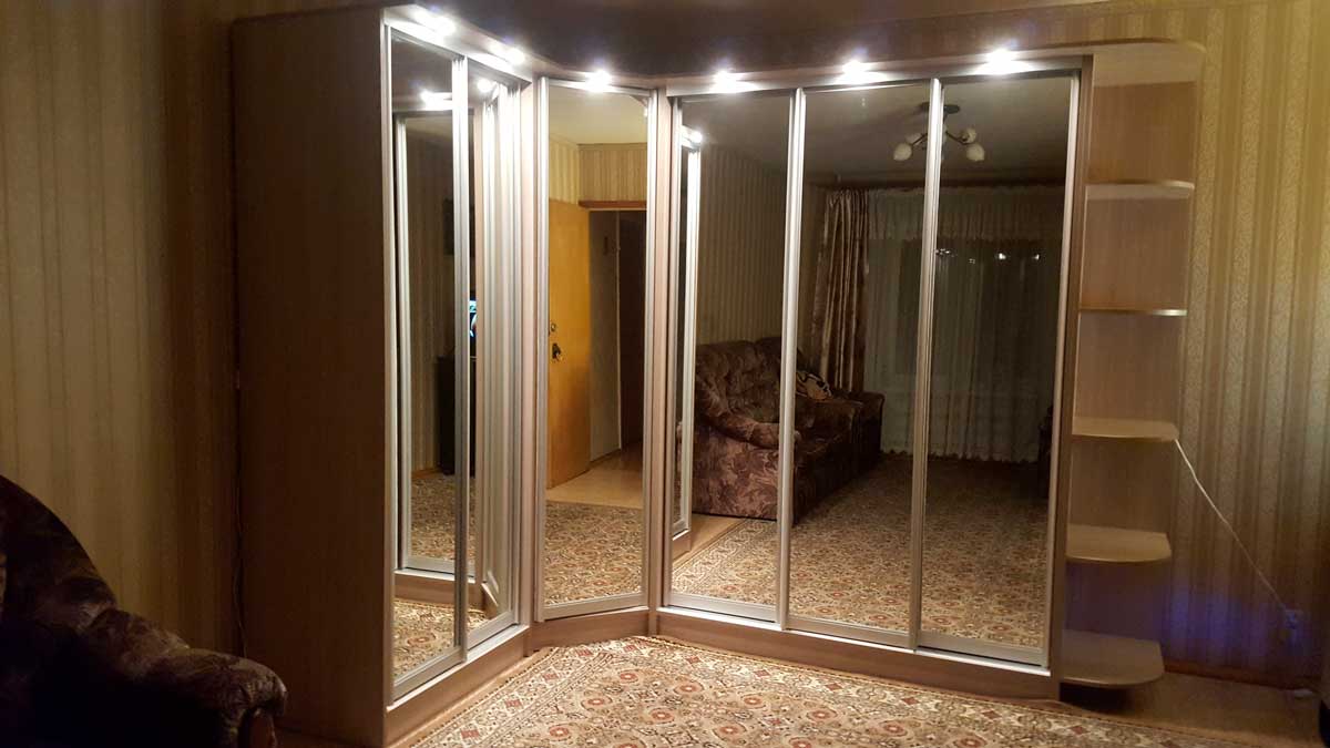 /Угловой шкаф-купе №99 зеркальный на заказ